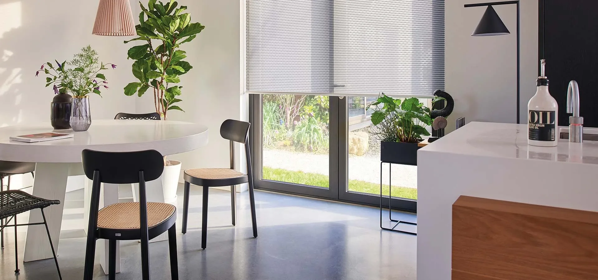 333-raamdecoratie_rolgordijnen_header.webp 333-raamdecoratie_rolgordijnen_header.webp