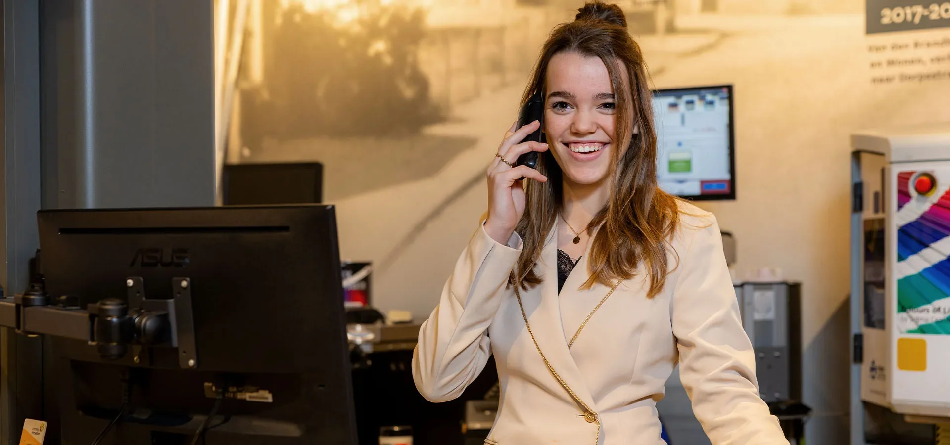 604-contact_header_AmbiJance.webp 604-contact_header_AmbiJance.webp